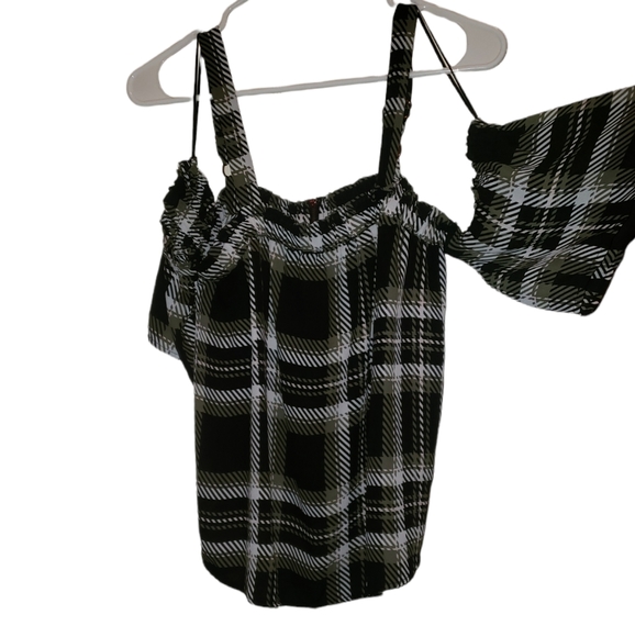 Candie's Plaid Off the Shoulder Top - Picture 3 of 6